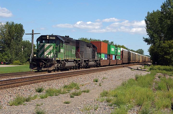 BNSF 7828 at Glyndon.jpg